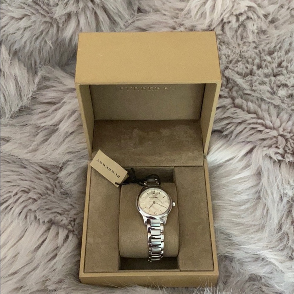 Women’s Silver 50m Burberry watch